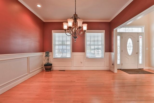 121 Cherrywood Dr, Nashua, NH 03062