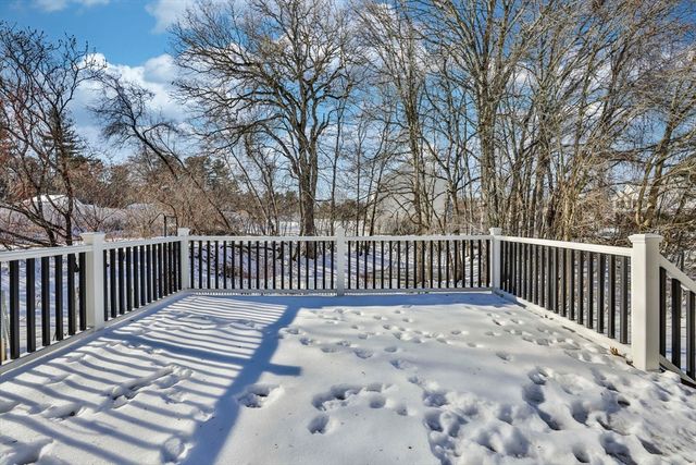 121 Cherrywood Dr, Nashua, NH 03062