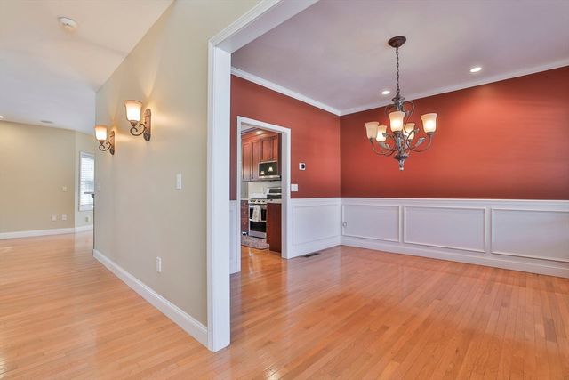 121 Cherrywood Dr, Nashua, NH 03062