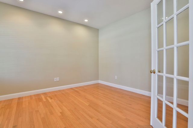 121 Cherrywood Dr, Nashua, NH 03062