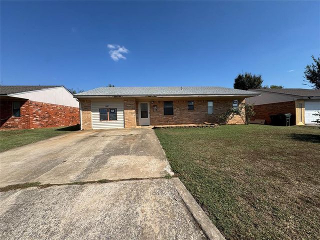 1607 Fieldstone, Tecumseh, OK 74873