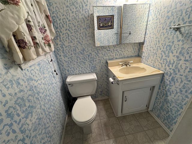 1607 Fieldstone, Tecumseh, OK 74873