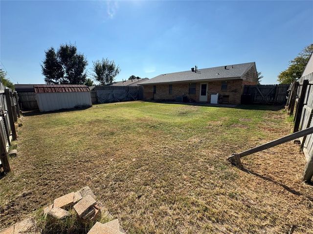 1607 Fieldstone, Tecumseh, OK 74873