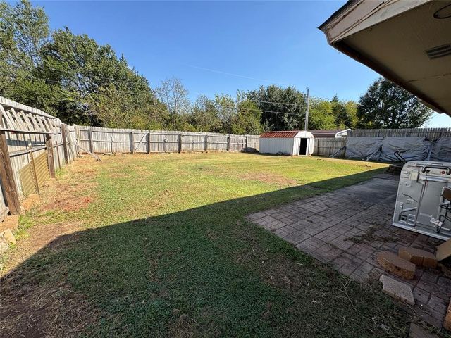 1607 Fieldstone, Tecumseh, OK 74873