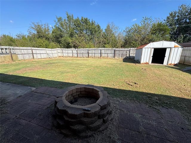 1607 Fieldstone, Tecumseh, OK 74873