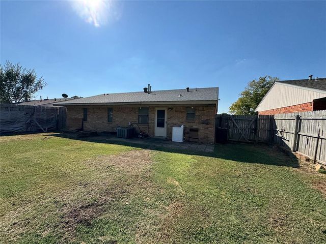 1607 Fieldstone, Tecumseh, OK 74873