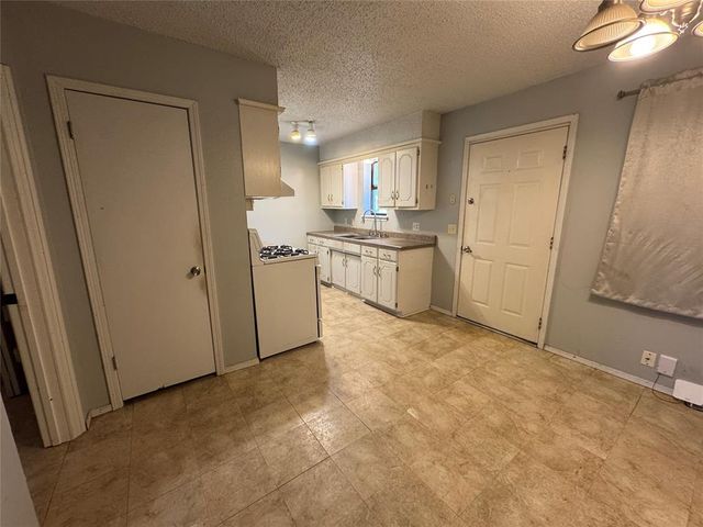 1607 Fieldstone, Tecumseh, OK 74873