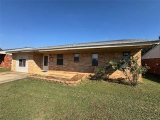 1607 Fieldstone, Tecumseh, OK 74873