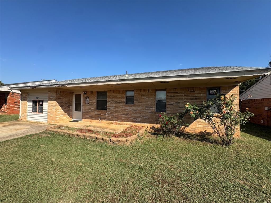 1607 Fieldstone, Tecumseh, OK 74873