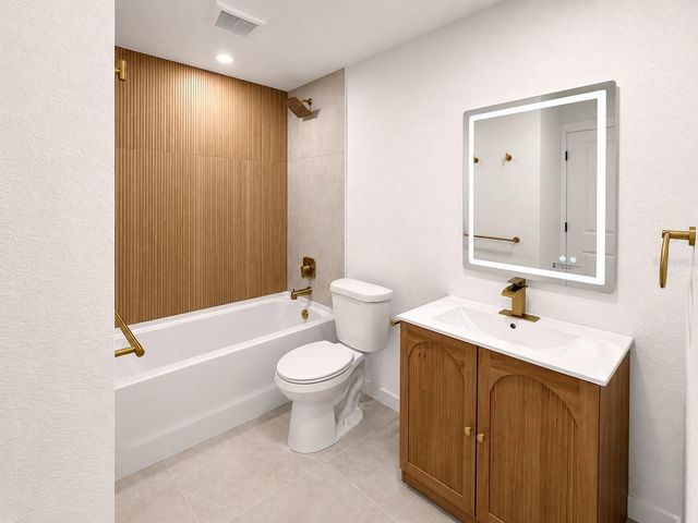 3386 39TH STREET S B, St Petersburg, FL 33711