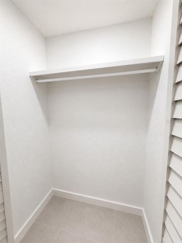 3386 39TH STREET S B, St Petersburg, FL 33711
