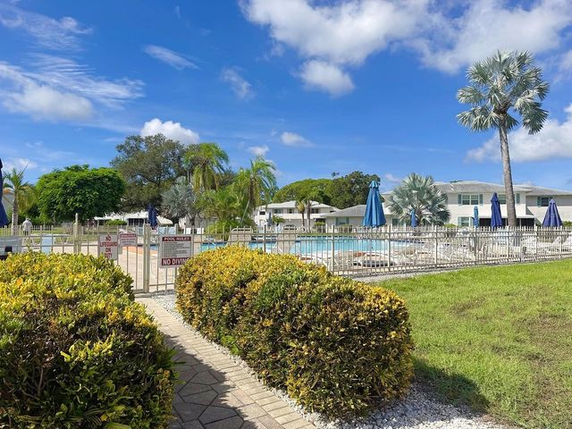 3386 39TH STREET S B, St Petersburg, FL 33711