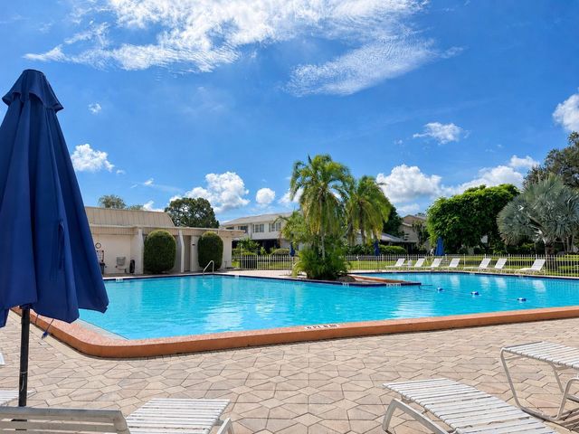 3386 39TH STREET S B, St Petersburg, FL 33711