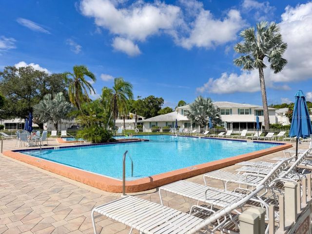 3386 39TH STREET S B, St Petersburg, FL 33711