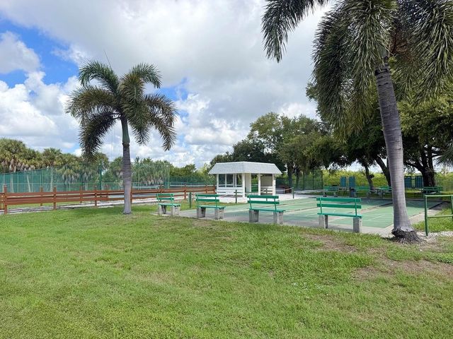 3386 39TH STREET S B, St Petersburg, FL 33711