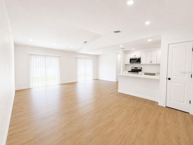 3386 39TH STREET S B, St Petersburg, FL 33711