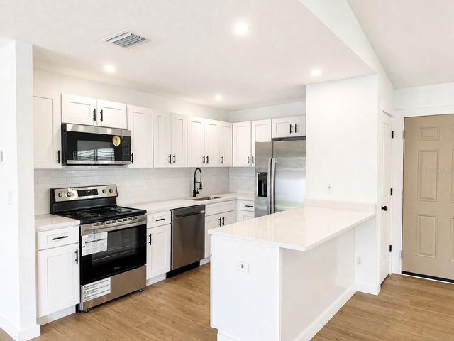 3386 39TH STREET S B, St Petersburg, FL 33711