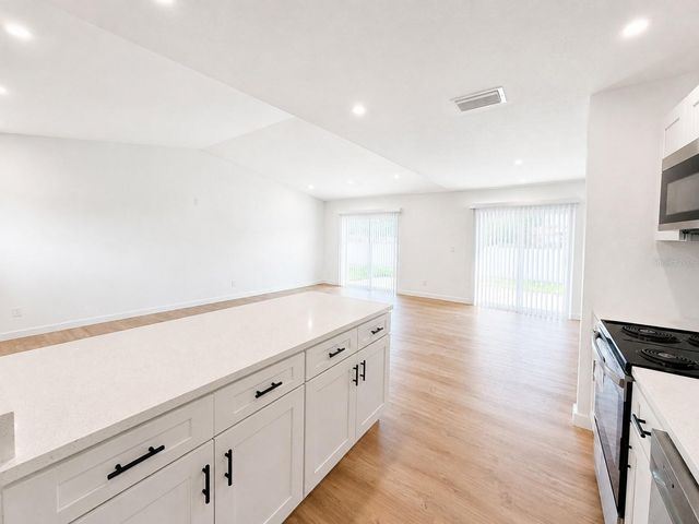 3386 39TH STREET S B, St Petersburg, FL 33711