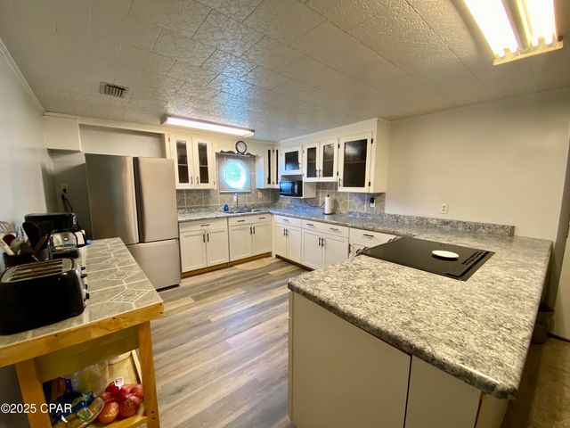 6913 Broadway Street, Grand Ridge, FL 32442