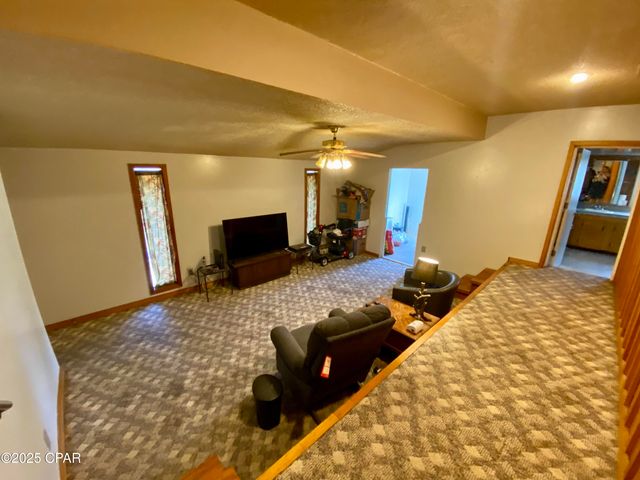 6913 Broadway Street, Grand Ridge, FL 32442