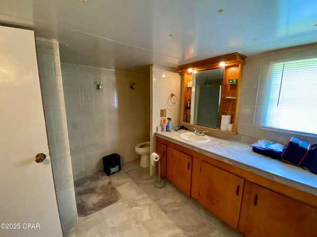 6913 Broadway Street, Grand Ridge, FL 32442