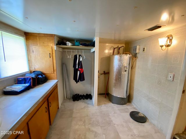 6913 Broadway Street, Grand Ridge, FL 32442