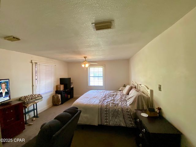 6913 Broadway Street, Grand Ridge, FL 32442