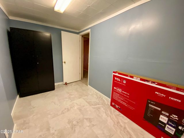 6913 Broadway Street, Grand Ridge, FL 32442