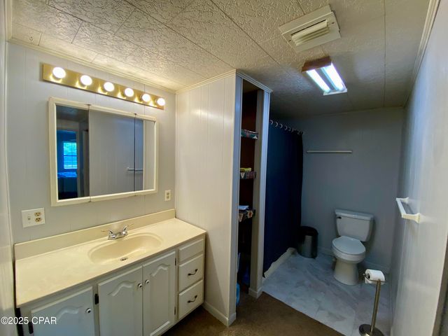 6913 Broadway Street, Grand Ridge, FL 32442