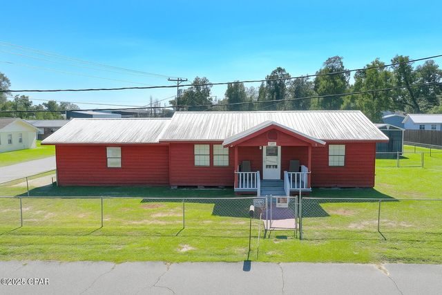 6913 Broadway Street, Grand Ridge, FL 32442