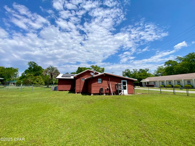 6913 Broadway Street, Grand Ridge, FL 32442