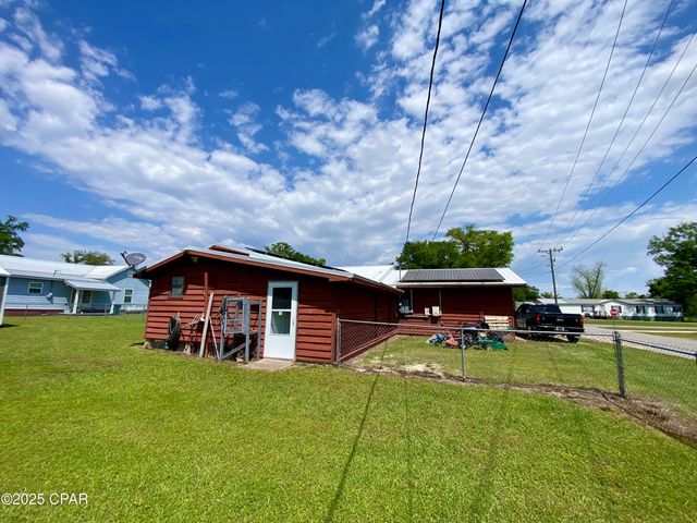 6913 Broadway Street, Grand Ridge, FL 32442