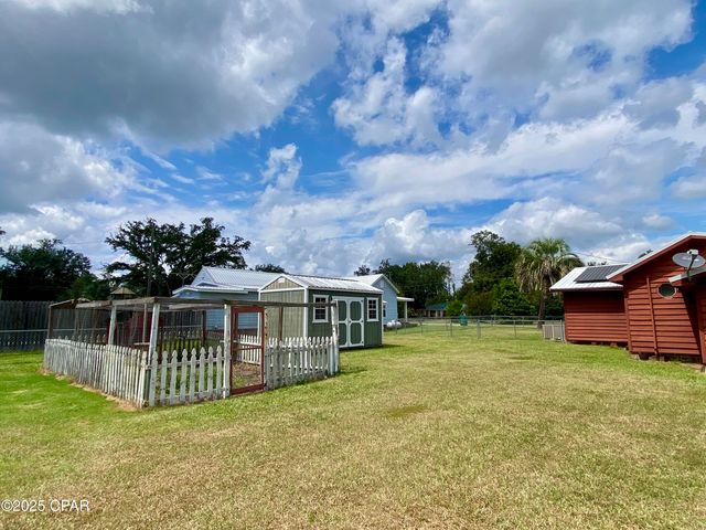 6913 Broadway Street, Grand Ridge, FL 32442