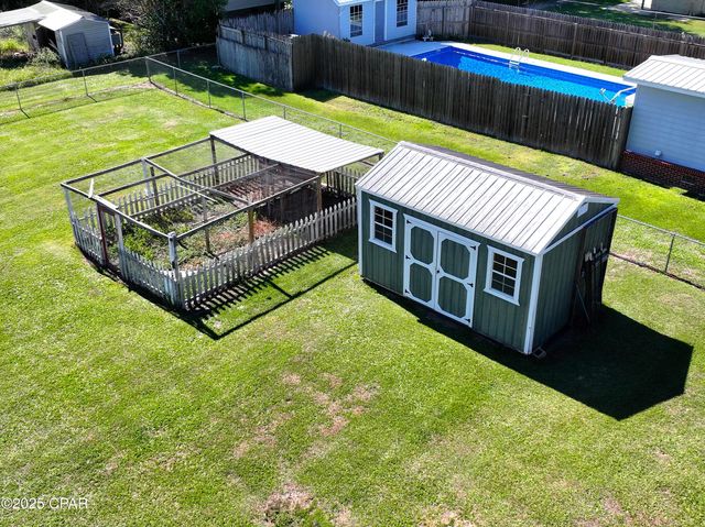 6913 Broadway Street, Grand Ridge, FL 32442