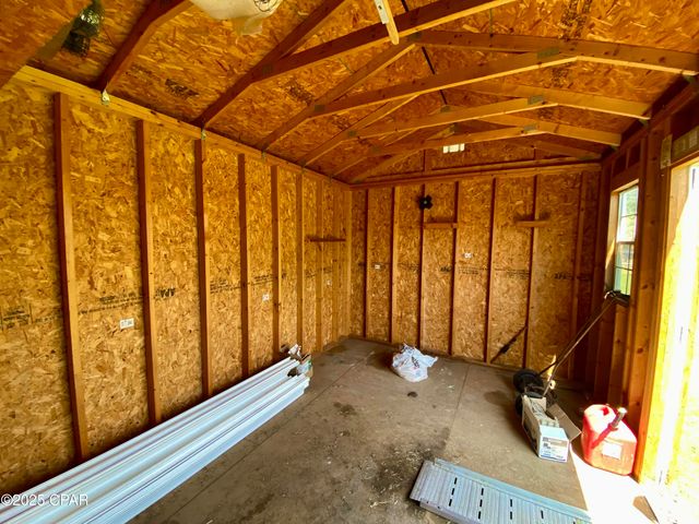 6913 Broadway Street, Grand Ridge, FL 32442