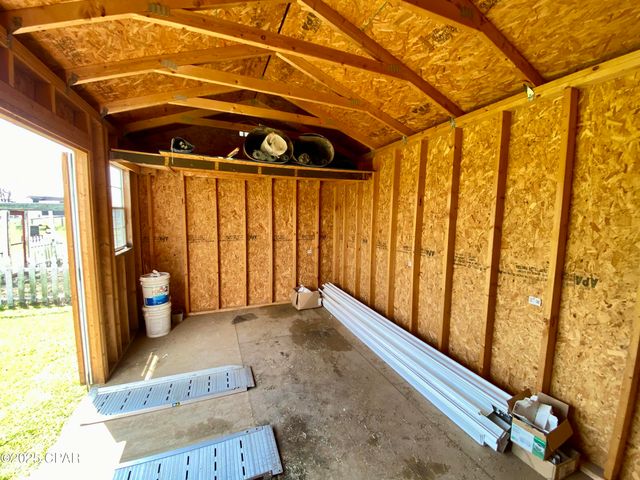 6913 Broadway Street, Grand Ridge, FL 32442