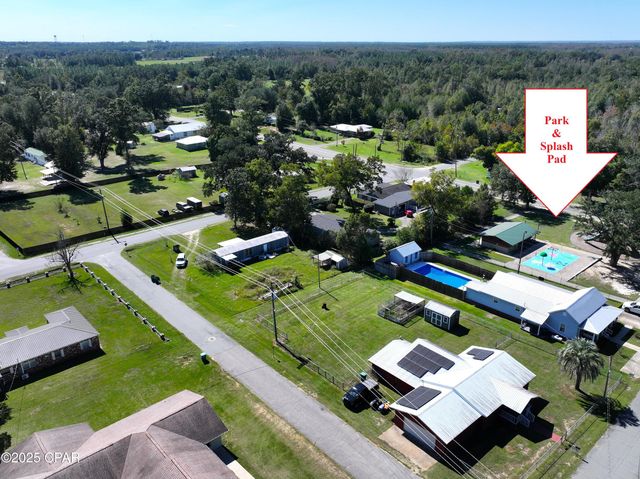 6913 Broadway Street, Grand Ridge, FL 32442