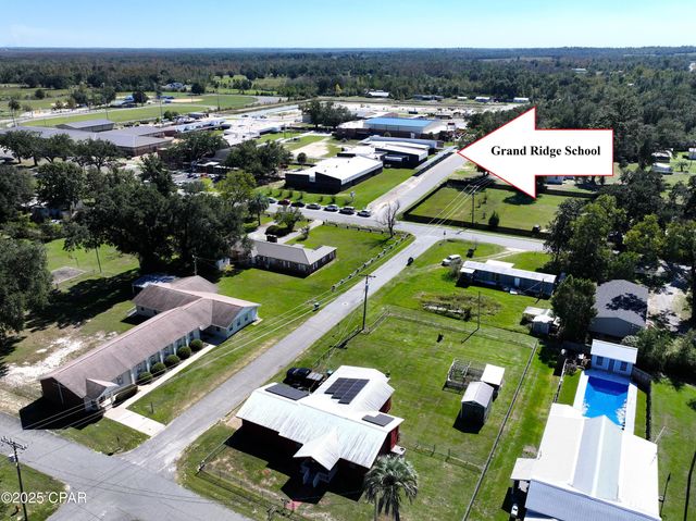 6913 Broadway Street, Grand Ridge, FL 32442