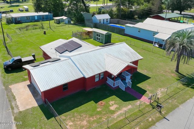 6913 Broadway Street, Grand Ridge, FL 32442