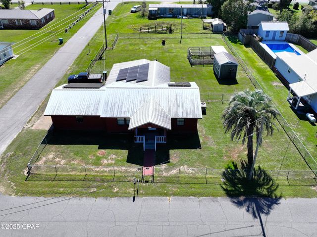 6913 Broadway Street, Grand Ridge, FL 32442