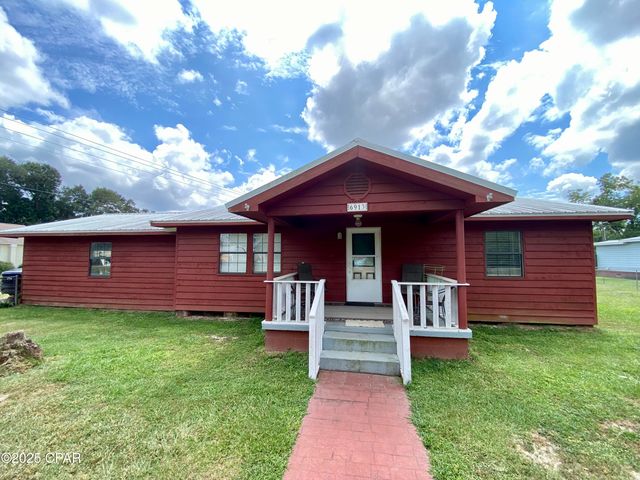 6913 Broadway Street, Grand Ridge, FL 32442