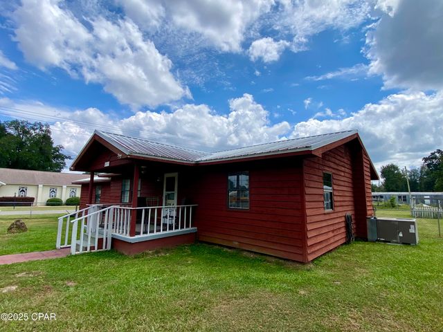 6913 Broadway Street, Grand Ridge, FL 32442