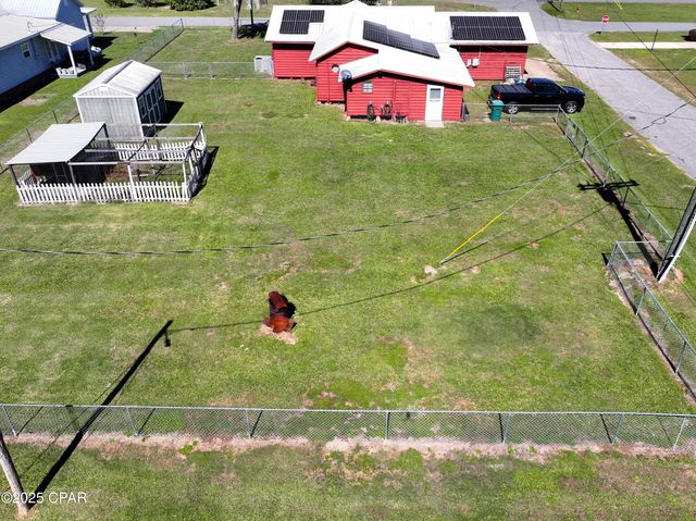 6913 Broadway Street, Grand Ridge, FL 32442