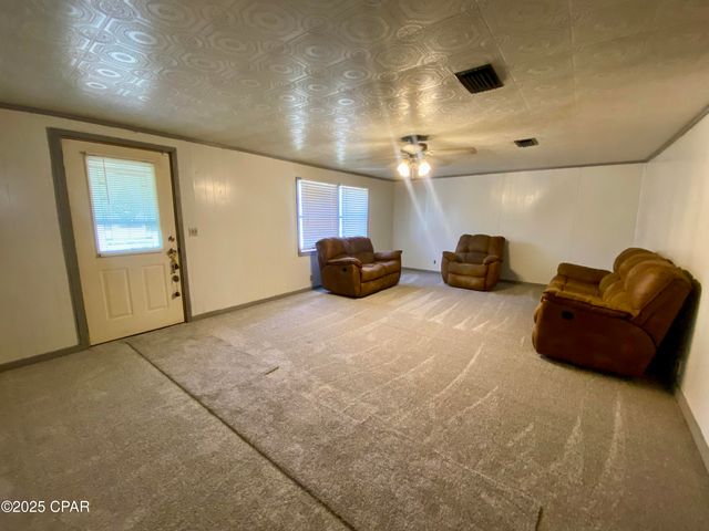 6913 Broadway Street, Grand Ridge, FL 32442