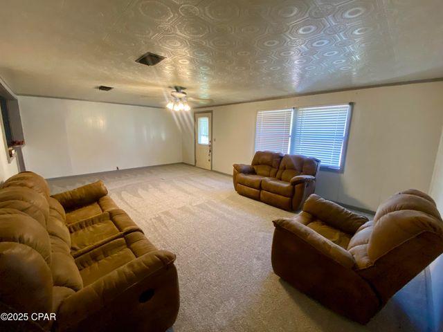 6913 Broadway Street, Grand Ridge, FL 32442