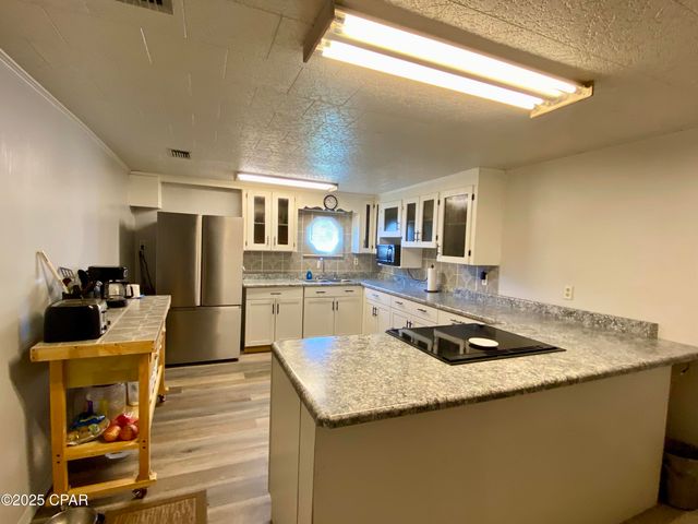 6913 Broadway Street, Grand Ridge, FL 32442