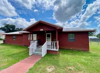 6913 Broadway Street, Grand Ridge, FL 32442