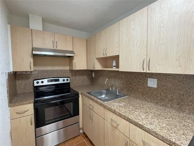 4721 NW 7th St 104-12, Miami, FL 33126