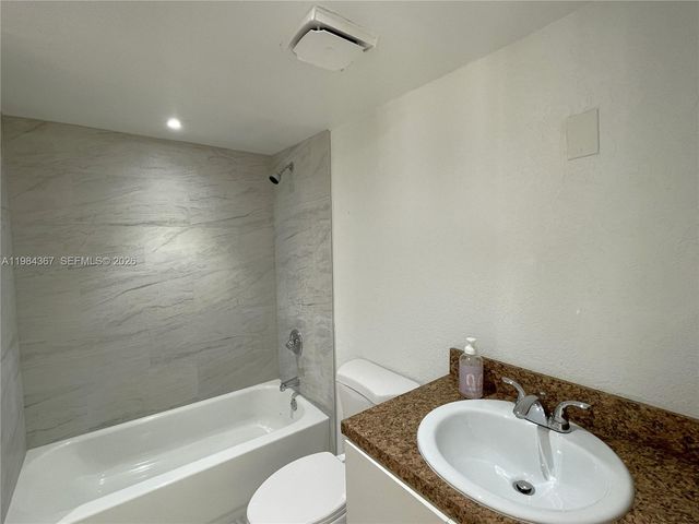 4721 NW 7th St 104-12, Miami, FL 33126