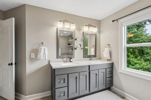 12851 Walnut Ridge Drive, Clive, IA 50325
